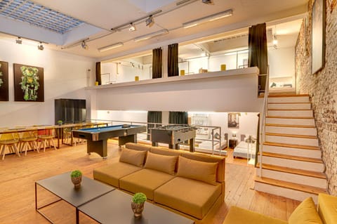 Communal lounge/ TV room, TV and multimedia, Living room, Seating area, Evening entertainment