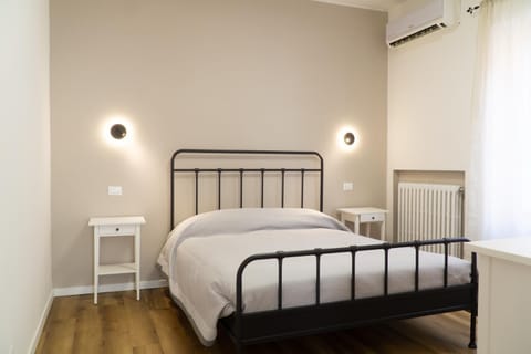 Bed, Photo of the whole room, Bedroom, internet