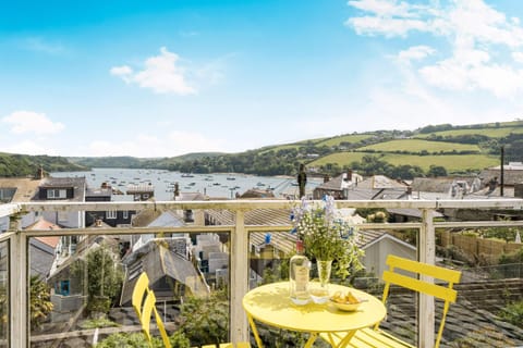 Spring, Day, Natural landscape, View (from property/room), Balcony/Terrace, Dining area, City view, River view, Sea view
