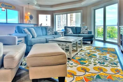 Private 3 bed 3.5 bath condo By the Beach House in Clearwater Beach