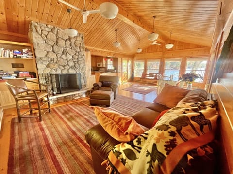 BEAR POINT LIMIT 15 villa Villa in Long Lake