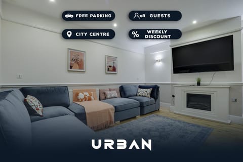 Communal lounge/ TV room, Property logo or sign, TV and multimedia, Living room, Seating area, Certificate/Award