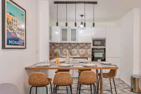 Kitchen or kitchenette, Dining area, oven, stove