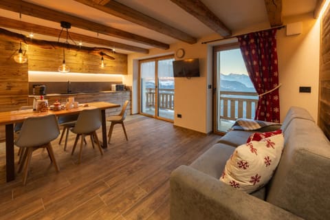 Kitchen or kitchenette, Living room, Dining area