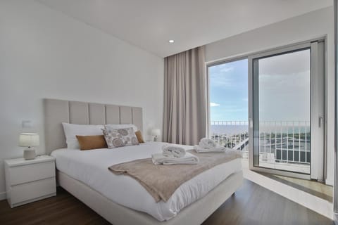 Bed, View (from property/room), Photo of the whole room, Bedroom, Sea view, towels