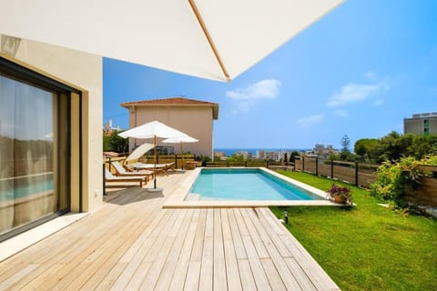 Villa moderne pour 8 personnes - Vue sur Nice ! Villa in Nice