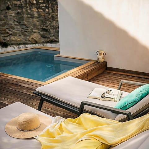 Swimming pool, sunbed
