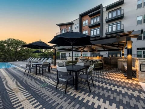 Luxurious New Unit 1Bd1Ba Pool, Golf Sim Apartment in Austin