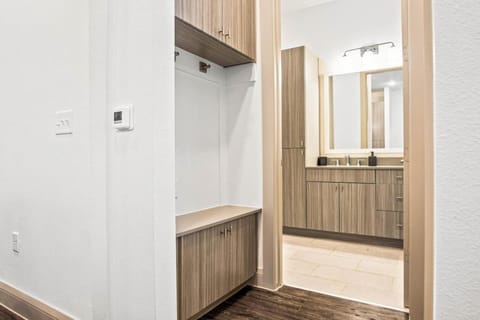 Luxurious New Unit 1Bd1Ba Pool, Golf Sim Apartment in Austin