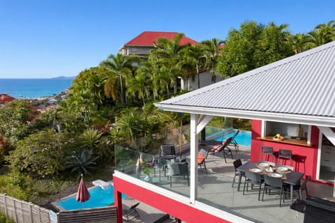 Property building, Natural landscape, View (from property/room), Balcony/Terrace, Pool view, Sea view, Swimming pool, sunbed