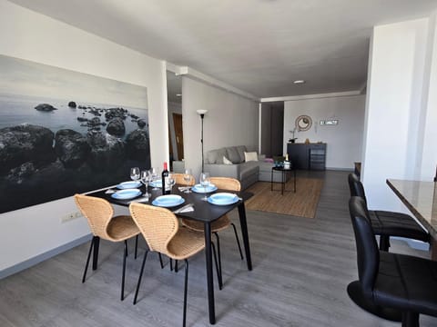Living room, Food and drinks, Seating area