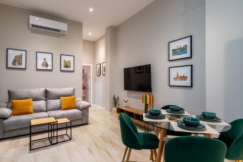 Communal lounge/ TV room, TV and multimedia, Living room, Photo of the whole room, Seating area, Dining area, air conditioner