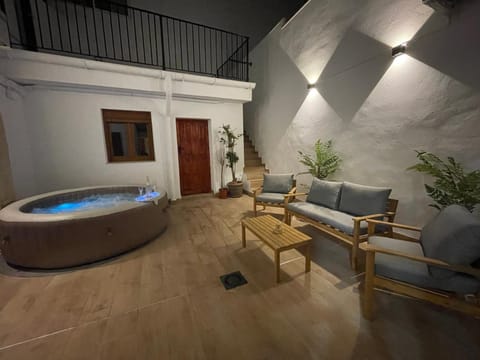 Hot Tub, Hot Tub, Balcony/Terrace, Swimming pool