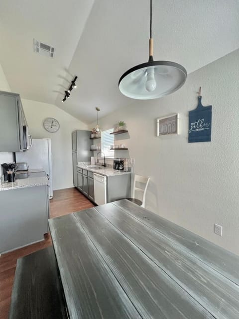 Pecan Place Rustic Charm Temple Texas House in Rio Grande