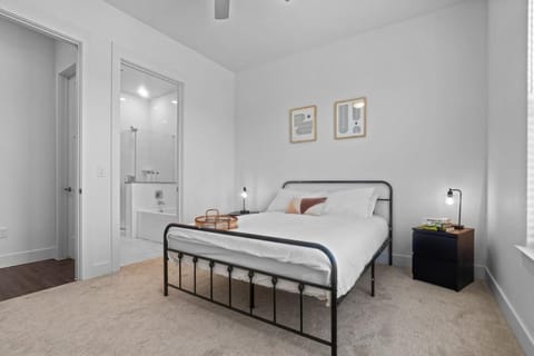 Lavish Escape 1Bd1Ba Pool w Golf Sim Apartment in Austin