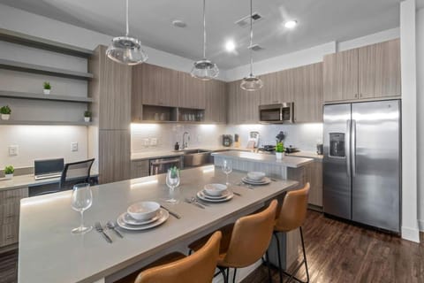 Lavish Escape 1Bd1Ba Pool w Golf Sim Apartment in Austin