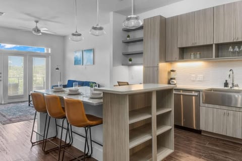 Lavish Escape 1Bd1Ba Pool w Golf Sim Apartment in Austin