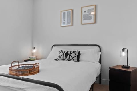 Luxurious New Unit 1Bd1Ba Pool Golf Sim Apartment in Austin