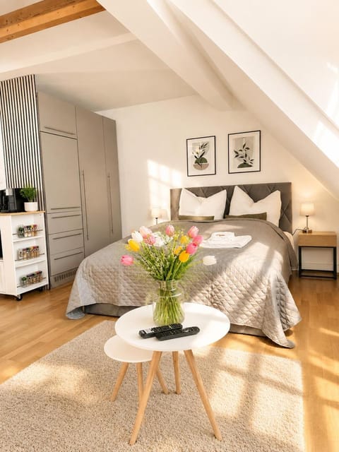 Bed, Living room, Photo of the whole room, wardrobe