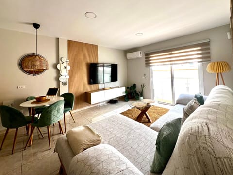 TV and multimedia, Balcony/Terrace, Living room, Photo of the whole room, Seating area, air conditioner