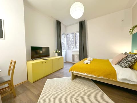 Bed, TV and multimedia, Photo of the whole room, Evening entertainment, Bedroom