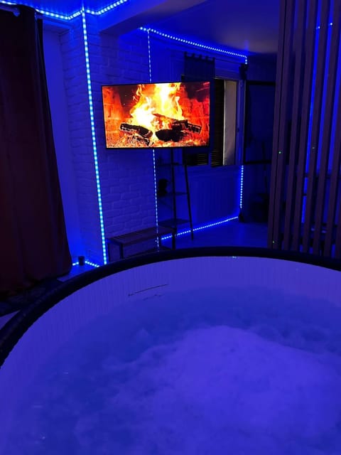 Hot Tub, TV and multimedia, Spa and wellness centre/facilities