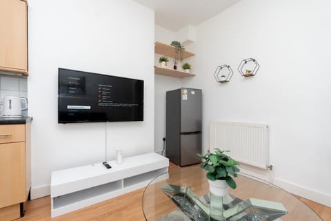 Communal lounge/ TV room, TV and multimedia, Kitchen or kitchenette, oven