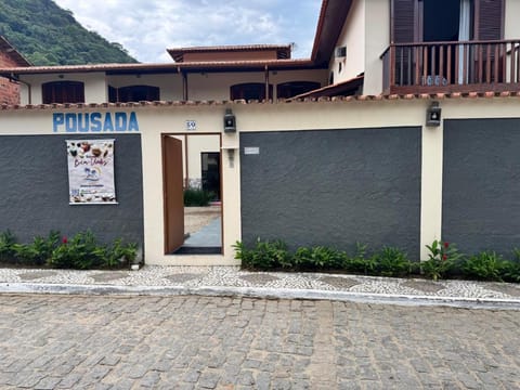 Property building, Mountain view, Street view