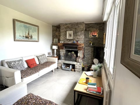 Maison familiale proche plage Groix, jardin et garage - FR-1-813-6 House in Brittany