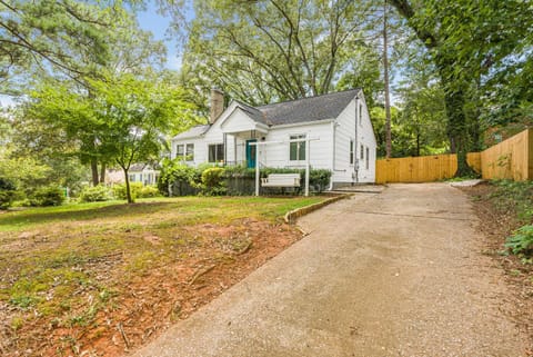 Hapeville Hideaway - Relaxing yard, airport nearby House in Hapeville