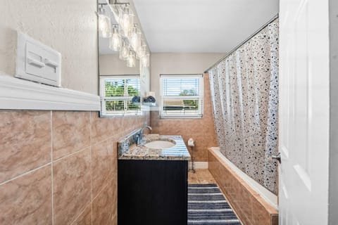 Private 5BR Oasis with Pool Near Clearwater Beach House in Tampa Bay