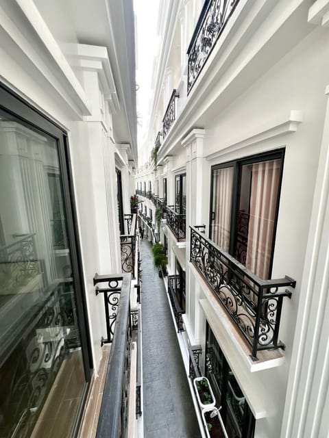 Property building, Balcony/Terrace