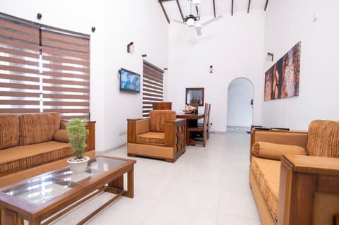 Communal lounge/ TV room, TV and multimedia, Living room, Seating area, Dining area, Evening entertainment