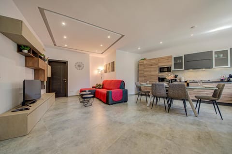 TV and multimedia, Kitchen or kitchenette, Living room, Seating area, Dining area, stove