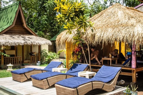 Massage, Garden view