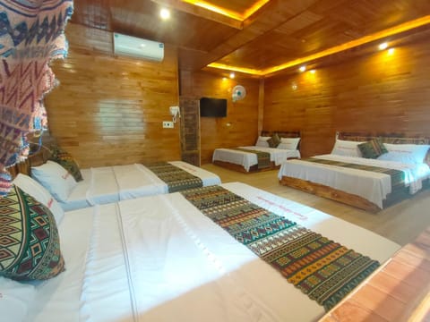 TV and multimedia, Photo of the whole room, Bedroom, towels, air conditioner