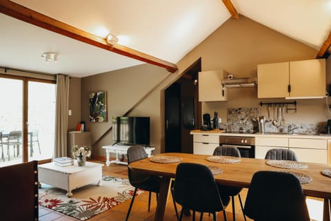 Dining area, kitchen