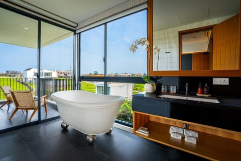 Bathroom, Balcony/Terrace