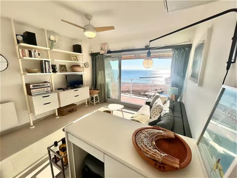 Living room, Sea view