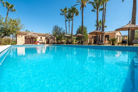 Property building, Day, Pool view, Swimming pool, Swimming pool, sunbed