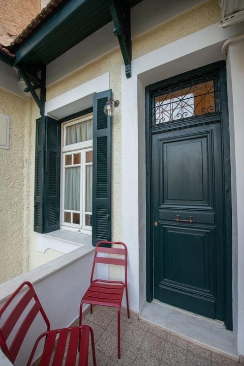 Patio, Facade/entrance, Balcony/Terrace, Garden view