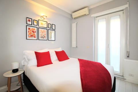 Bed, Photo of the whole room, Bedroom, air conditioner