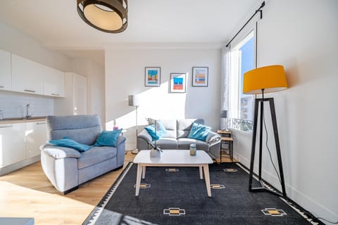 Living room, Photo of the whole room, Seating area