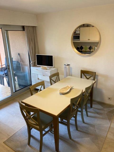 Appartement Cosy deux pieces coté pinede Apartment in Saint-Raphael