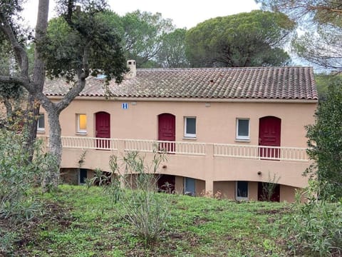 Appartement Cosy deux pieces coté pinede Apartment in Saint-Raphael