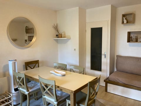 Appartement Cosy deux pieces coté pinede Apartment in Saint-Raphael