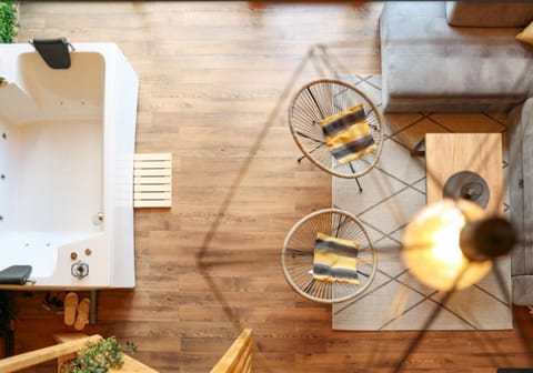 Seating area, Dining area