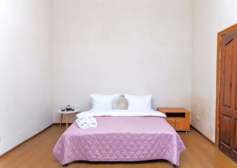 Bed, Photo of the whole room, Bedroom, towels, wardrobe