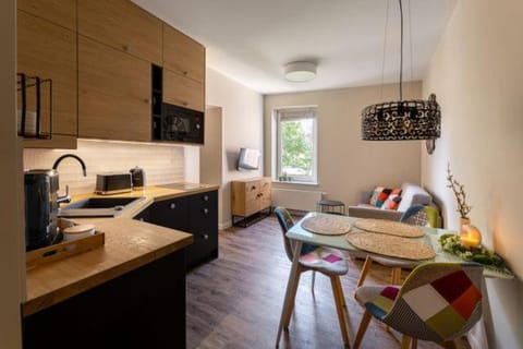 Kitchen or kitchenette, Living room, Seating area, Dining area, pet friendly, stove