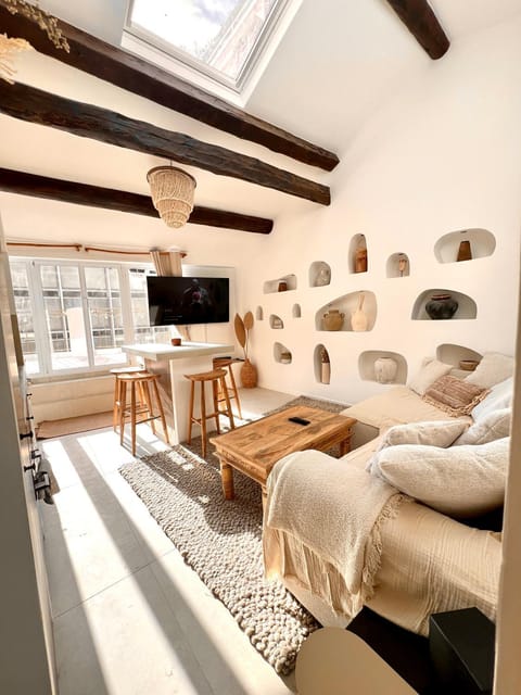 TV and multimedia, Living room, Dining area